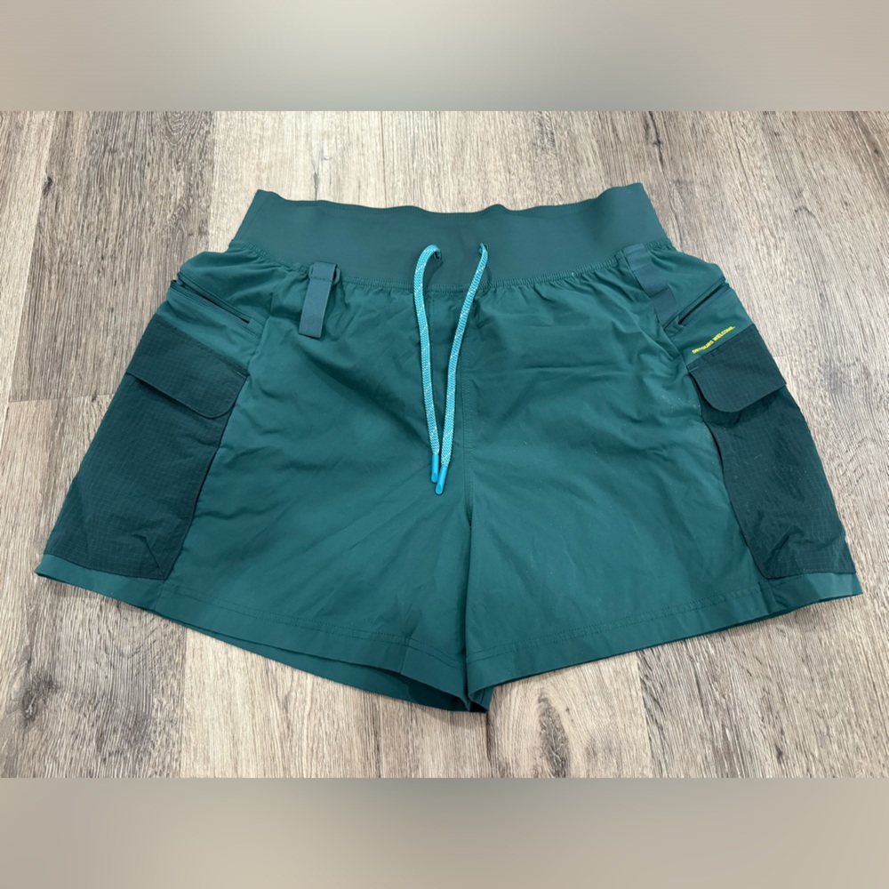 Lululemon Multi-Pocket Cargo High-Rise Hiking Short 5"